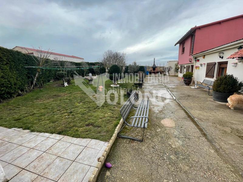 Foto 5b1d0fd0-b8f1-47de-9e87-9fa0d3cce6b6. Masia amb xemeneia calefacció a Redecilla del Campo