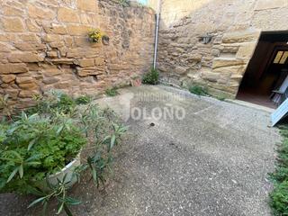 Casa a Calle cierzo 10. Casa de piedra con patio