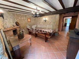 Casa en Calle cierzo 10. Casa de piedra con patio