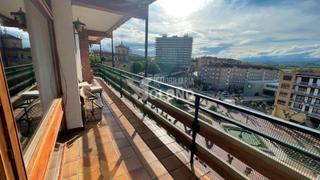 Appartement à Calle de la vega 43. Piso con amplia terraza