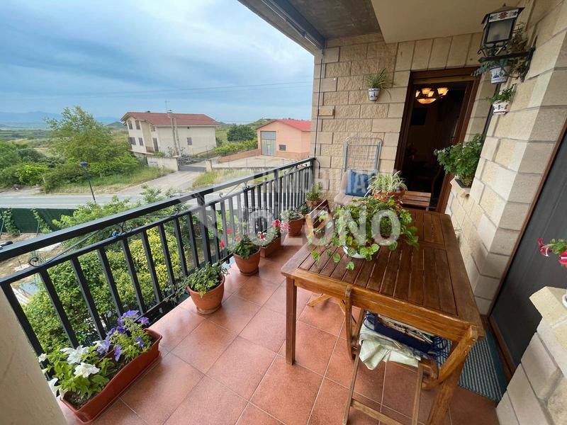 Foto 344471a4-a27e-4925-95fe-0044aec73b4b. Piso  con lonja y amplia terraza en Villabuena de Álava / Eskuernaga