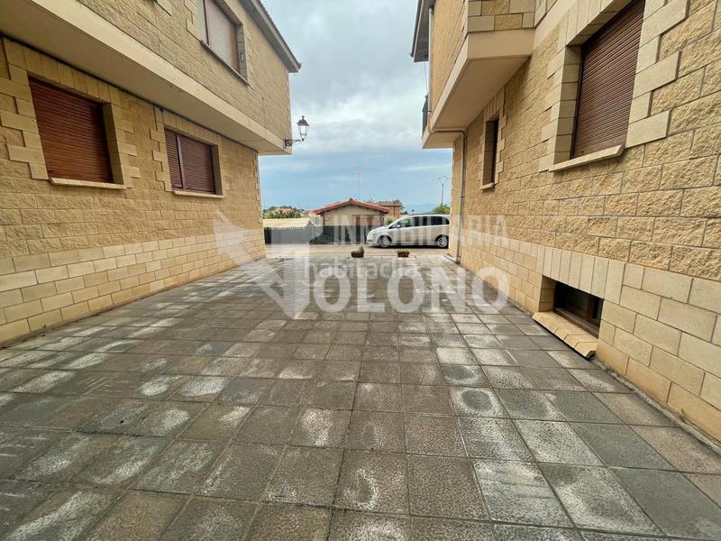 Foto 97cc1ecd-3175-4841-9981-247583c6431c. Piso  con lonja y amplia terraza en Villabuena de Álava / Eskuernaga