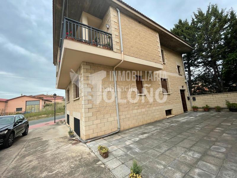 Foto a66102eb-d593-4470-9b75-35b7bf9982c6. Piso  con lonja y amplia terraza en Villabuena de Álava / Eskuernaga