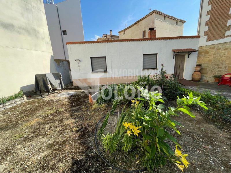 Foto 6644f3e2-9a31-408a-9326-f1ee7d9890fa. Casa  de piedra con terreno en Cihuri