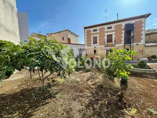 Casa  Calle las eras. Casa de piedra con terreno