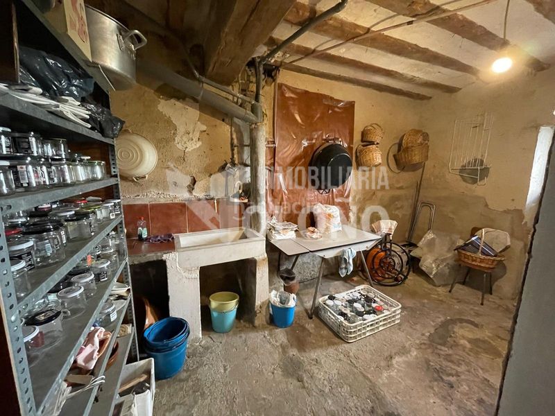 Foto e989aaa3-7c5d-45b4-a8b9-d471bbd5a433. Casa  de piedra con terreno en Cihuri