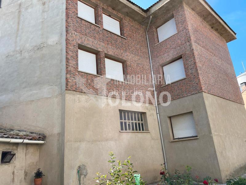 Foto b118ad74-c5a3-4d48-a08e-151c5e6fee4a. Edifici a Cihuri