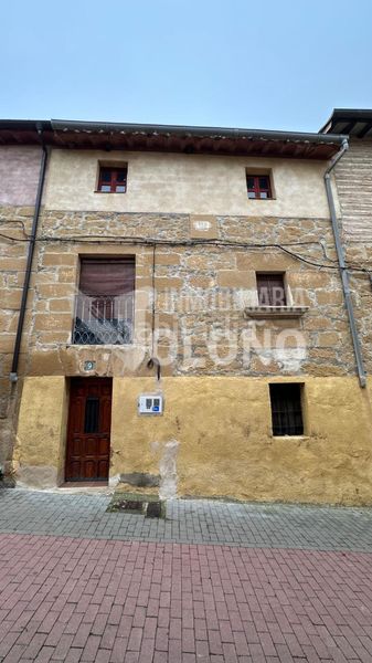 Foto 1d92e135-ff78-4b3b-9480-849b13e2335d. Masia amb aparcament a Rodezno