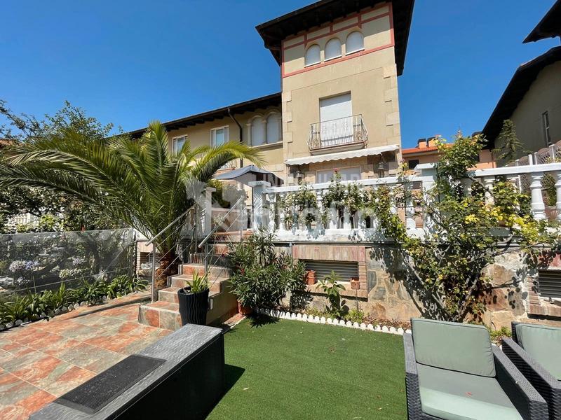 Foto b458cecc-374e-440d-ada8-edce4381d314. Casa adosada en Zarratón