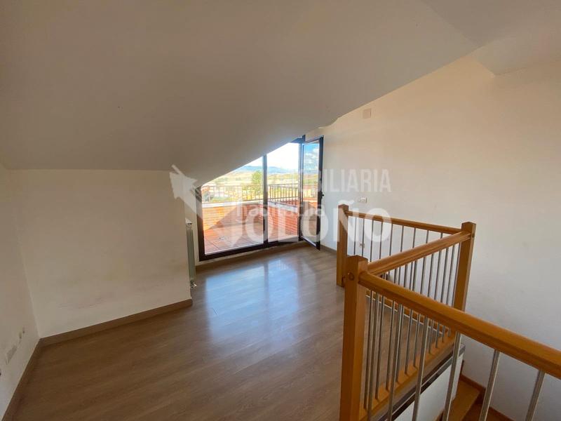 Foto df1b40b8-1580-4570-bdf7-b1274fcf23b6. Dúplex duplex con 2 terrazas con preciosas vistas en Zarratón