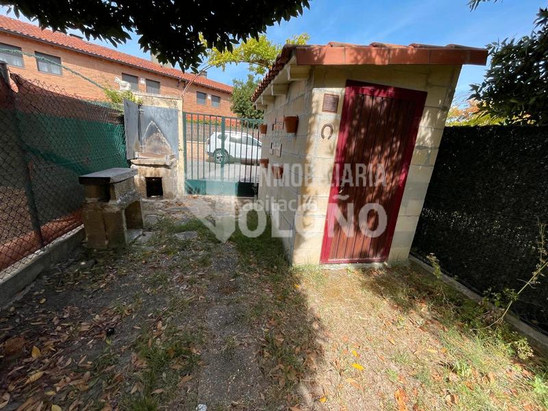 Foto 272a8220-6ef8-49d9-8093-1d9dcd5a4c58. Casa adosada en calle real 2 chalet en urbanización con pìscina en Cihuri