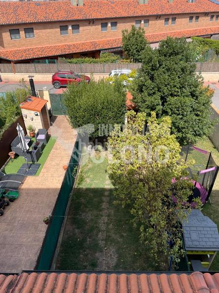 Foto cac1a0bd-d3a5-4300-b2db-240b787289e7. Casa adosada en calle real 2 chalet en urbanización con pìscina en Cihuri