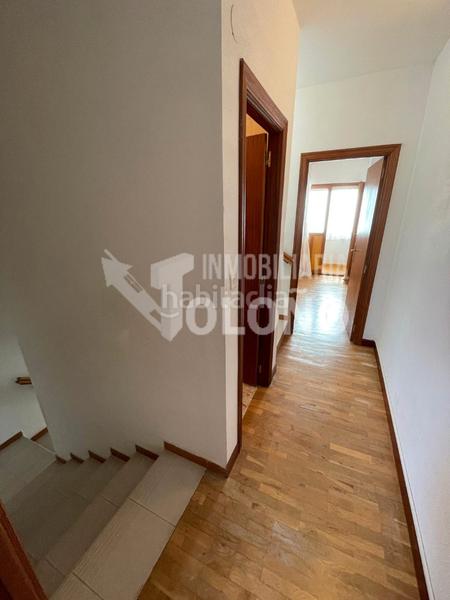 Foto cfca9075-632a-4f22-9be9-141e114d9072. Casa adosada en calle real 2 chalet en urbanización con pìscina en Cihuri