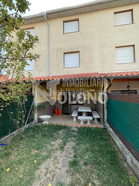 Foto ea640b91-4c04-4836-bf67-82c996b80c09. Casa adosada en calle real 2 chalet en urbanización con pìscina en Cihuri
