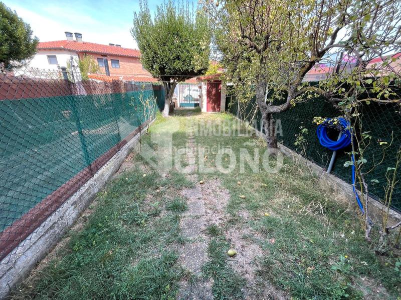 Foto eb78cd62-b89b-4a0d-9bf8-86a0b5e047fc. Casa adosada en calle real 2 chalet en urbanización con pìscina en Cihuri