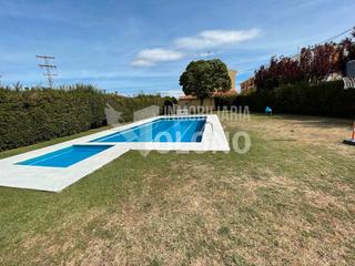 Maison jumele en Calle real 2. Chalet en urbanizacin con pscina