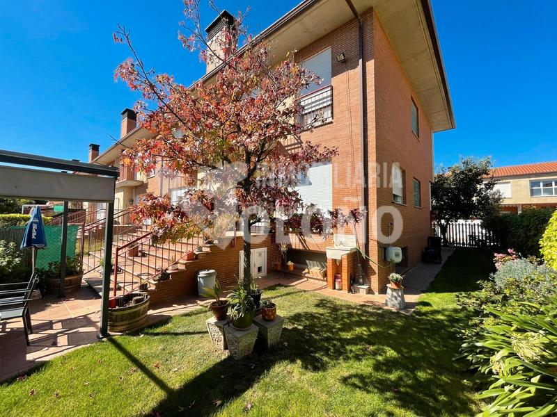 Foto 0643ec16-369f-461f-9442-9b01f7b81fd3. Casa pareada en Alesanco