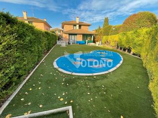 Chalet à Calle oriente 28. Chalet individual con piscina