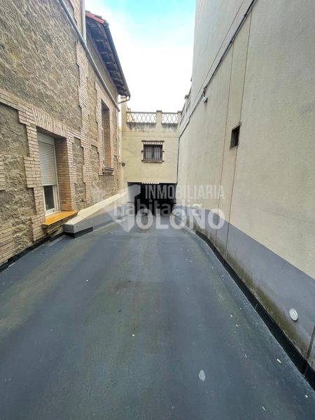 Foto 0fb78285-4ad3-4280-8c54-0b151fc9ef1a. Aparcament cotxe a avenida la rioja 19 a Haro