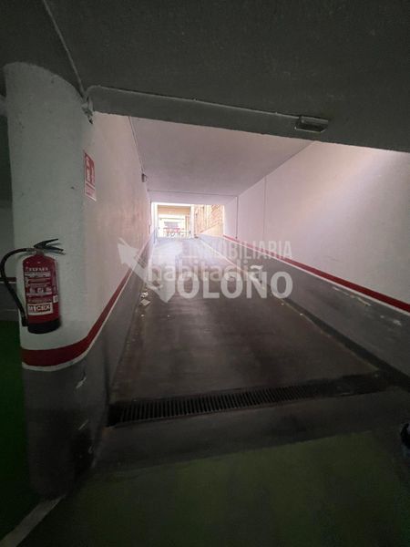 Foto a5c43247-7434-4834-b409-d59c07ec23b5. Aparcament cotxe a avenida la rioja 19 a Haro