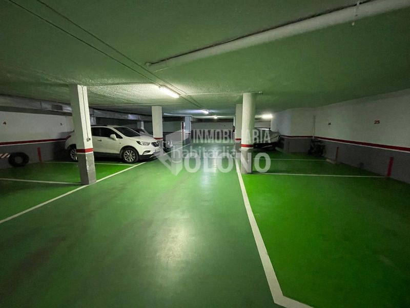 Foto bf1d4a6c-be6c-41d6-8abe-7b141f71835b. Aparcament cotxe a avenida la rioja 19 a Haro