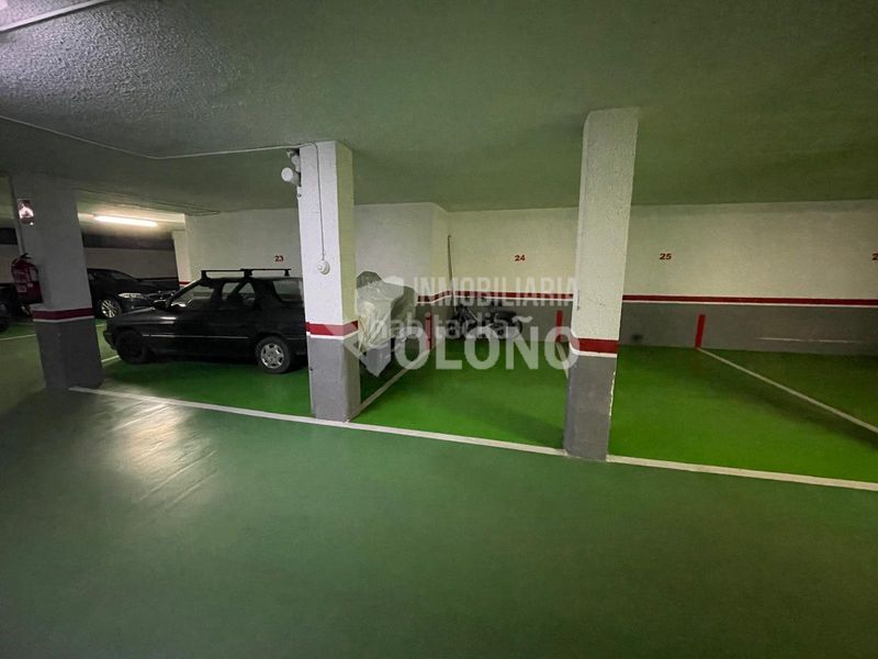 Foto f794b1aa-28f0-431e-8621-e13917a96ec5. Aparcament cotxe a avenida la rioja 19 a Haro