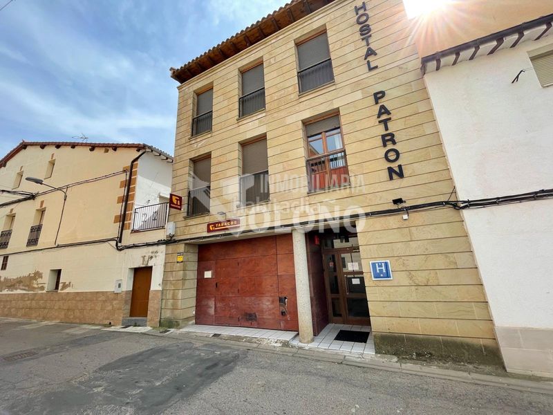 Foto 1829340f-2f66-4f07-afea-5d949287c1ba. Edificio en calle de la fuente 3 hostal en Castañares de Rioja