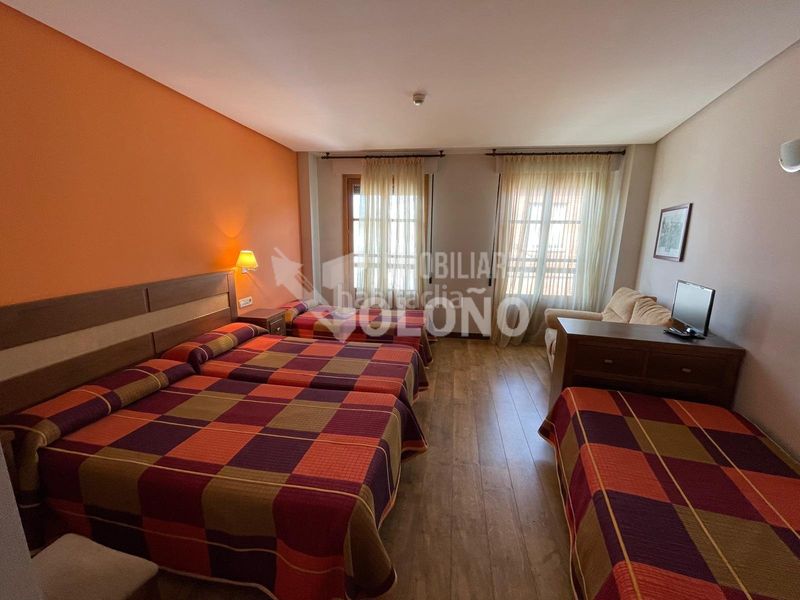 Foto 19eb8791-d1dc-44a2-a4e3-51f68b8cea72. Edificio en calle de la fuente 3 hostal en Castañares de Rioja