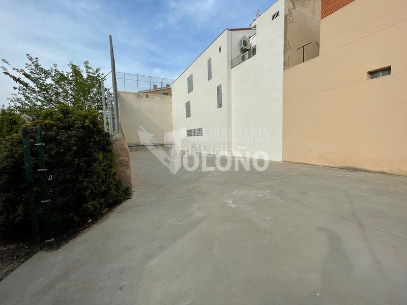 Foto 2465d3d9-13f0-45d3-8309-3de5fd14056e. Edificio en calle de la fuente 3 hostal en Castañares de Rioja