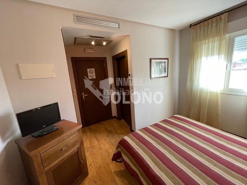 Foto 248b8a5f-8e18-47dd-a84e-bc46fa0f6975. Edificio en calle de la fuente 3 hostal en Castañares de Rioja