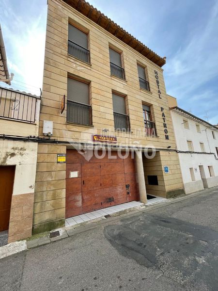 Foto 4ae593c7-3773-4a53-8f97-ef1f2aba80f6. Edificio en calle de la fuente 3 hostal en Castañares de Rioja