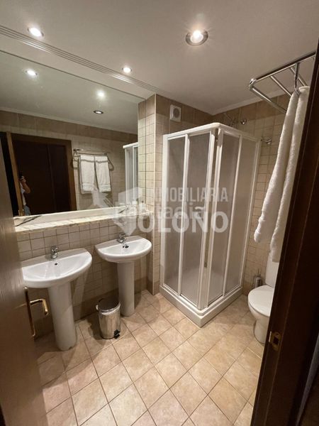 Foto 4ce65b27-b33b-4578-9d94-ab61d9b7daef. Edificio en calle de la fuente 3 hostal en Castañares de Rioja