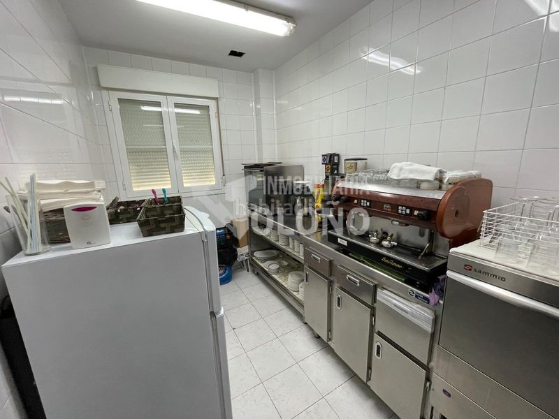 Foto 4fbd4007-d6d5-450e-bc4a-db253462f00d. Edificio en calle de la fuente 3 hostal en Castañares de Rioja