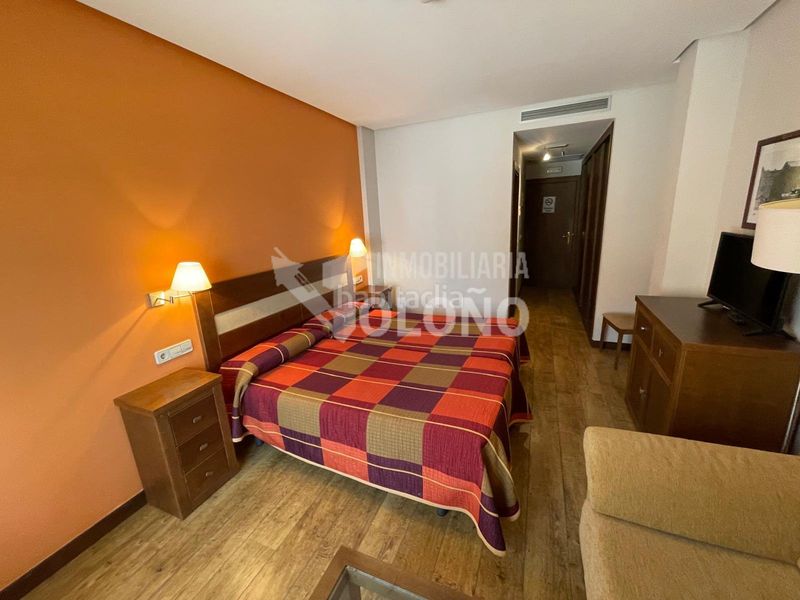 Foto 652df99b-608d-4688-9ca7-b3b0babd56f3. Edificio en calle de la fuente 3 hostal en Castañares de Rioja