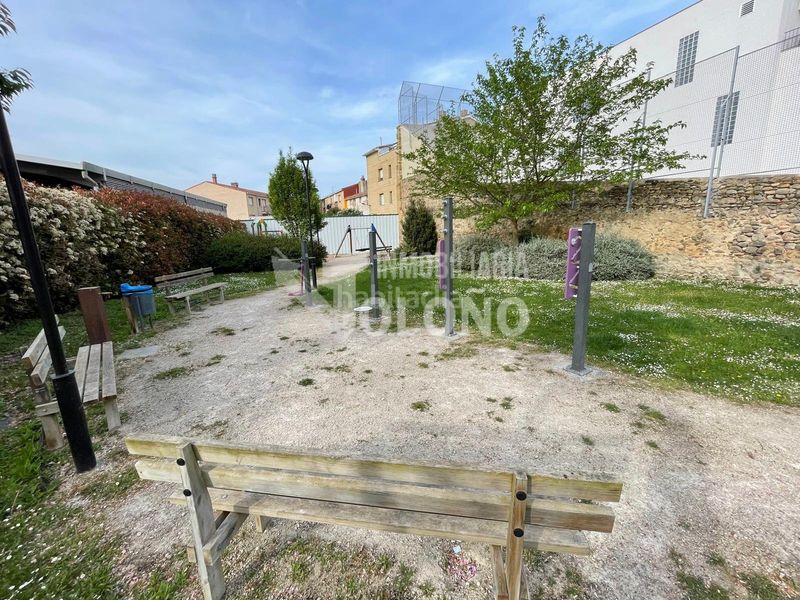 Foto 6d7a31b2-d005-4f7d-876f-1e5999ac695b. Edificio en calle de la fuente 3 hostal en Castañares de Rioja