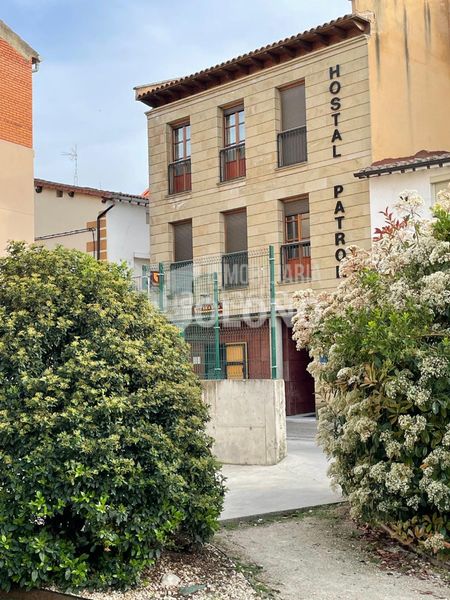 Foto 8d7e1181-159c-42cb-8f0e-c7d782299059. Edificio en calle de la fuente 3 hostal en Castañares de Rioja