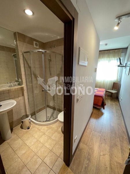 Foto c73af400-ccbb-4690-8098-1b9ec30b6480. Edificio en calle de la fuente 3 hostal en Castañares de Rioja