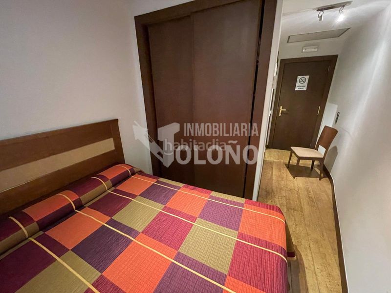 Foto cb2746cb-35c7-415b-b7b2-2c99529e1a0d. Edificio en calle de la fuente 3 hostal en Castañares de Rioja