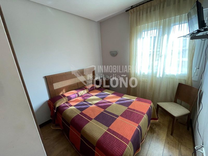 Foto d7f9ce44-aac3-42a7-96c2-4ab52f039f94. Edificio en calle de la fuente 3 hostal en Castañares de Rioja