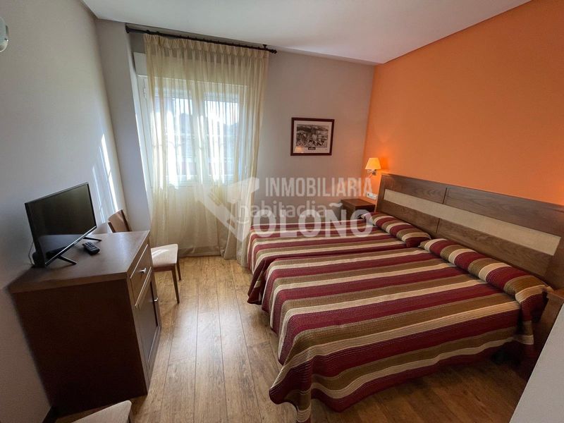 Foto fdc842ed-9162-4f14-8202-7d758e300569. Edificio en calle de la fuente 3 hostal en Castañares de Rioja