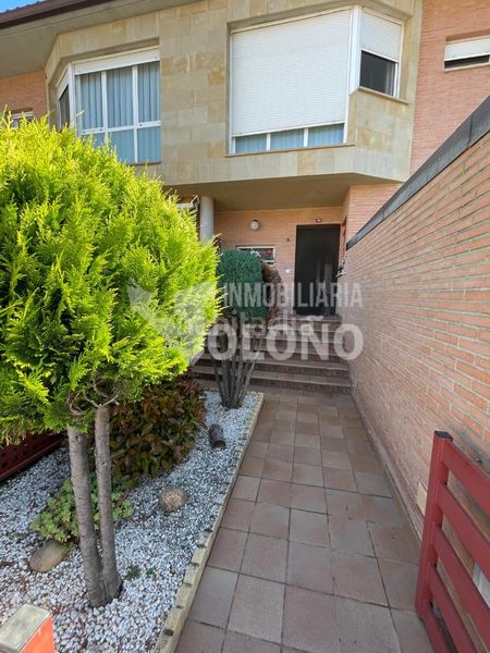 Foto a99ea5c2-3884-493a-830c-254f4da69983. Xalet amb xemeneia calefacció aparcament a Alesanco
