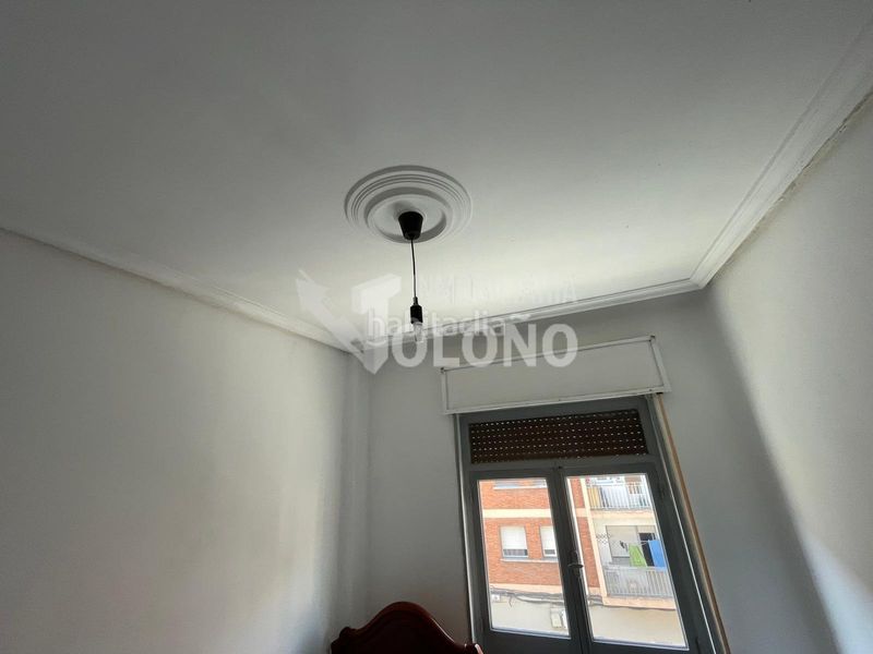 Foto c1e7d116-85fd-449e-ad9a-2a2db8b3e9b2. Piso en calle ventilla 81 piso en el centro con ascensor en Haro