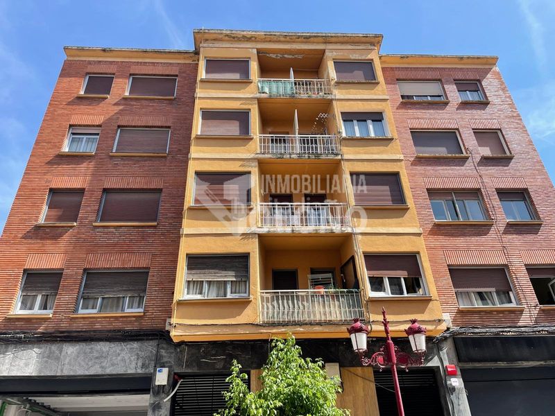 Foto cc0f1e9d-5ed9-4ab0-aa3b-4f88378c5378. Piso en calle ventilla 81 piso en el centro con ascensor en Haro