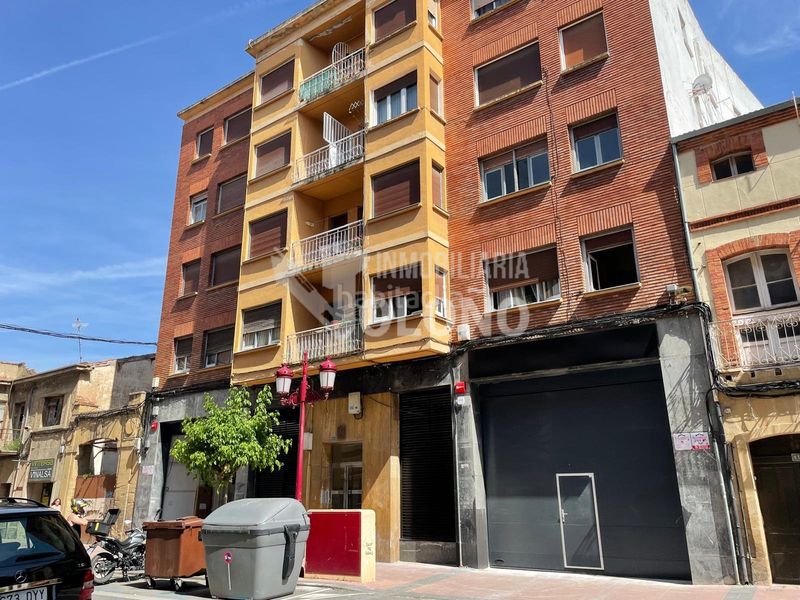 Foto e88cb1f7-eaa3-4b9d-bfdc-b5ebc9a9ac8e. Piso en calle ventilla 81 piso en el centro con ascensor en Haro