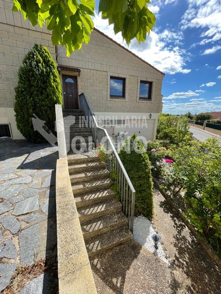 Foto b0fe4640-7973-4753-8a59-7f5b9edb262e. Xalet amb xemeneia calefacció aparcament a Ollauri
