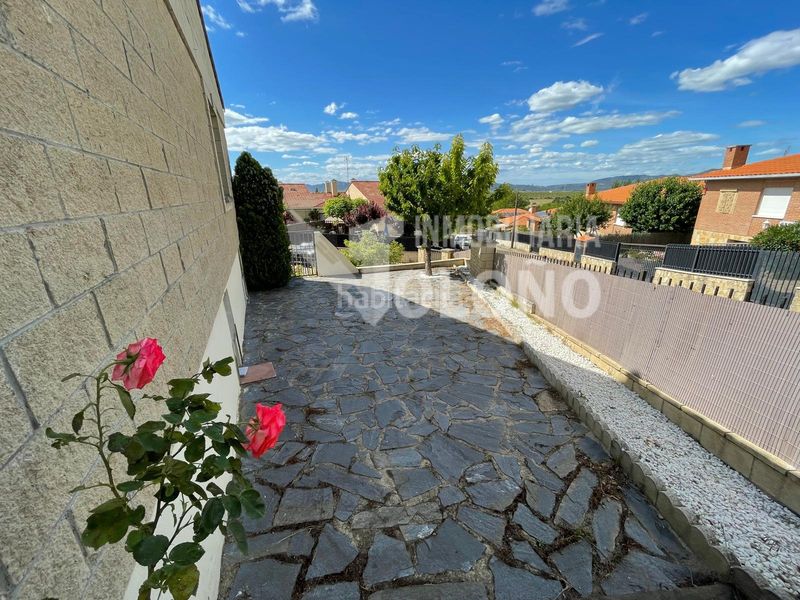 Foto b24754f8-3cad-4fbd-9556-cdeb7b11c3d7. Xalet amb xemeneia calefacció aparcament a Ollauri