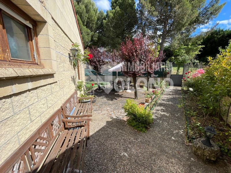 Foto b3ad4c7c-4ff8-4deb-aed9-1635707d6d2b. Xalet amb xemeneia calefacció aparcament a Ollauri