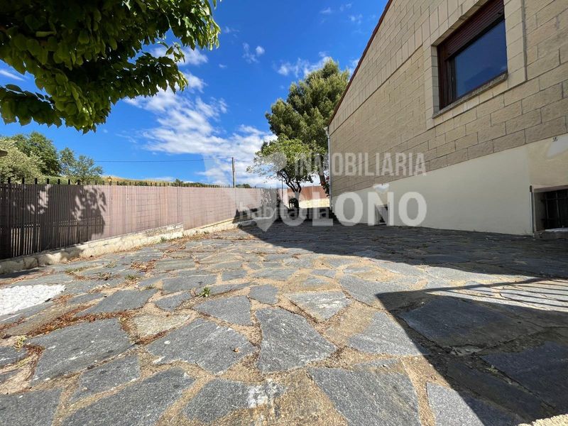 Foto f317f63a-5bc5-4cfe-906c-9609a780517f. Xalet amb xemeneia calefacció aparcament a Ollauri