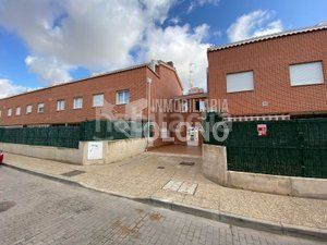 Foto a8e1f021-659f-4ef3-94a4-02dac0644618. Dúplex amb calefacció aparcament piscina a Castañares de Rioja