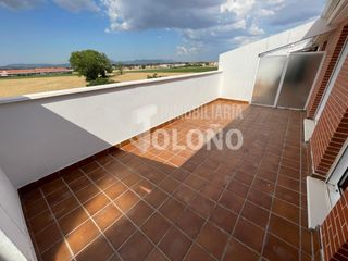 Duplex  Calle los manantiales 1. Apartamento con amplia terraza en urbanización con piscina